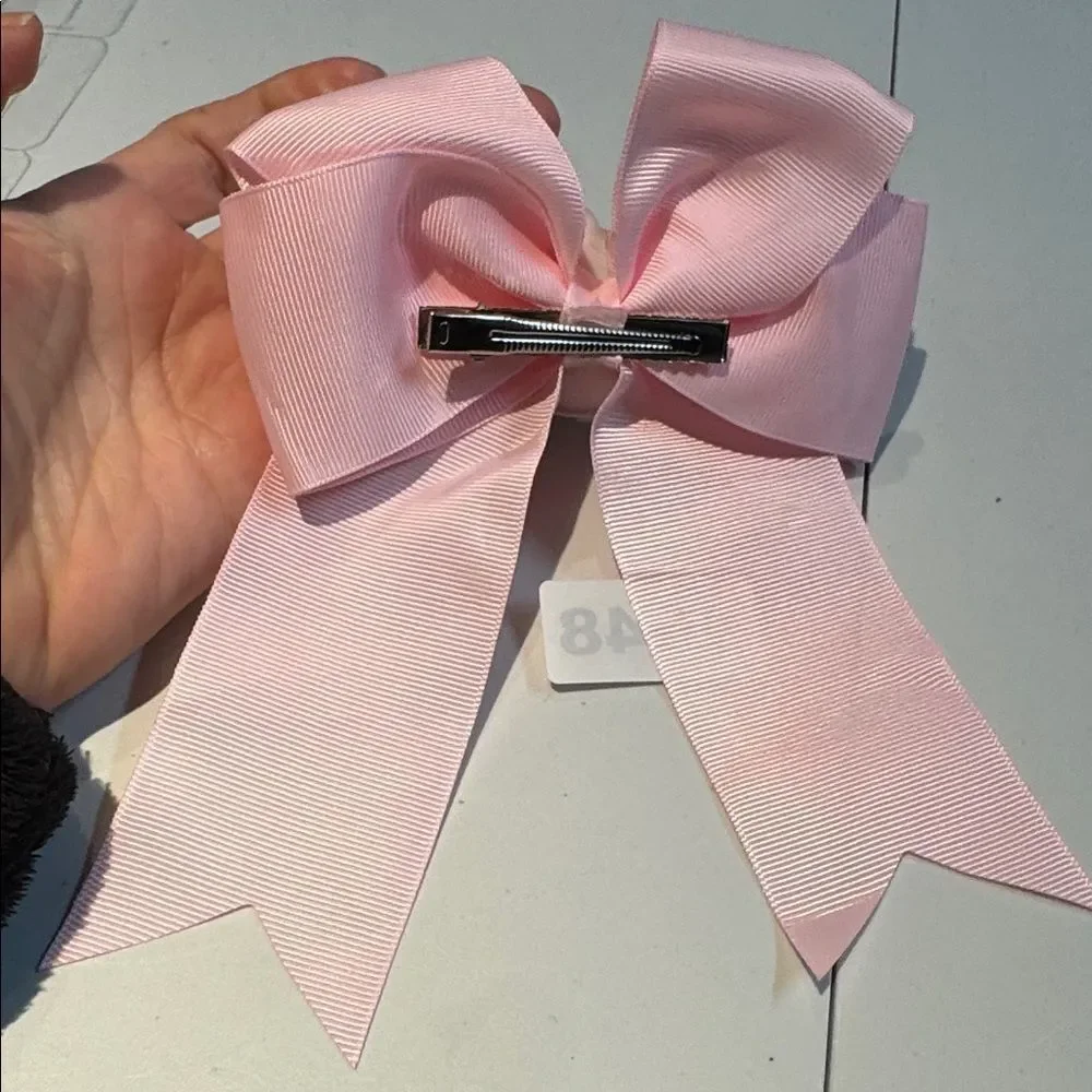 1048 Light Pink Color Hello Kitty Aligator Clip Hair Bow